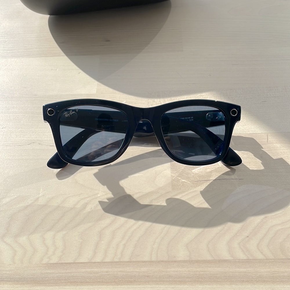Rayban Stories, smart glasses, capture share and listen. Perfect Christmas gift!